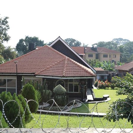 Stallion Place - Bed And Breakfast Kampala Buitenkant foto