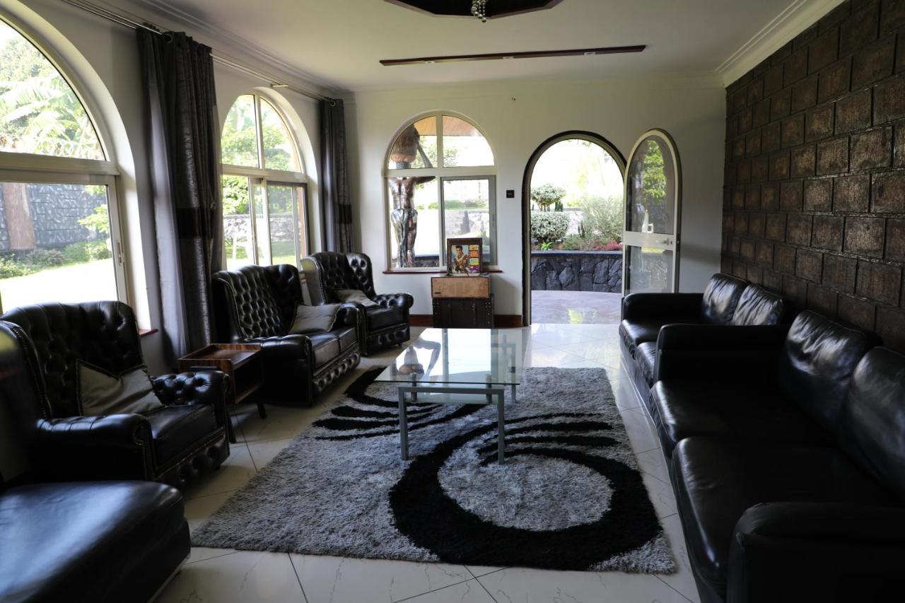Stallion Place - Bed And Breakfast Kampala Buitenkant foto