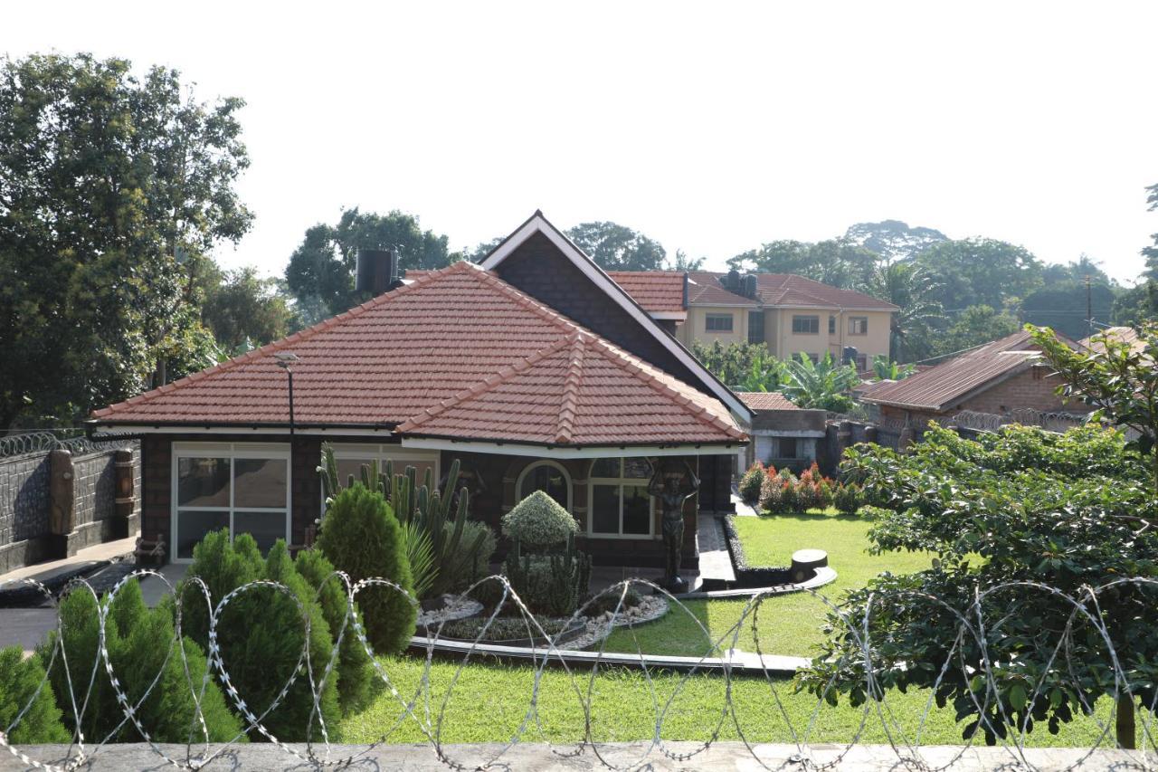 Stallion Place - Bed And Breakfast Kampala Buitenkant foto