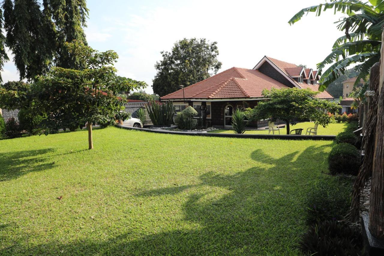 Stallion Place - Bed And Breakfast Kampala Buitenkant foto