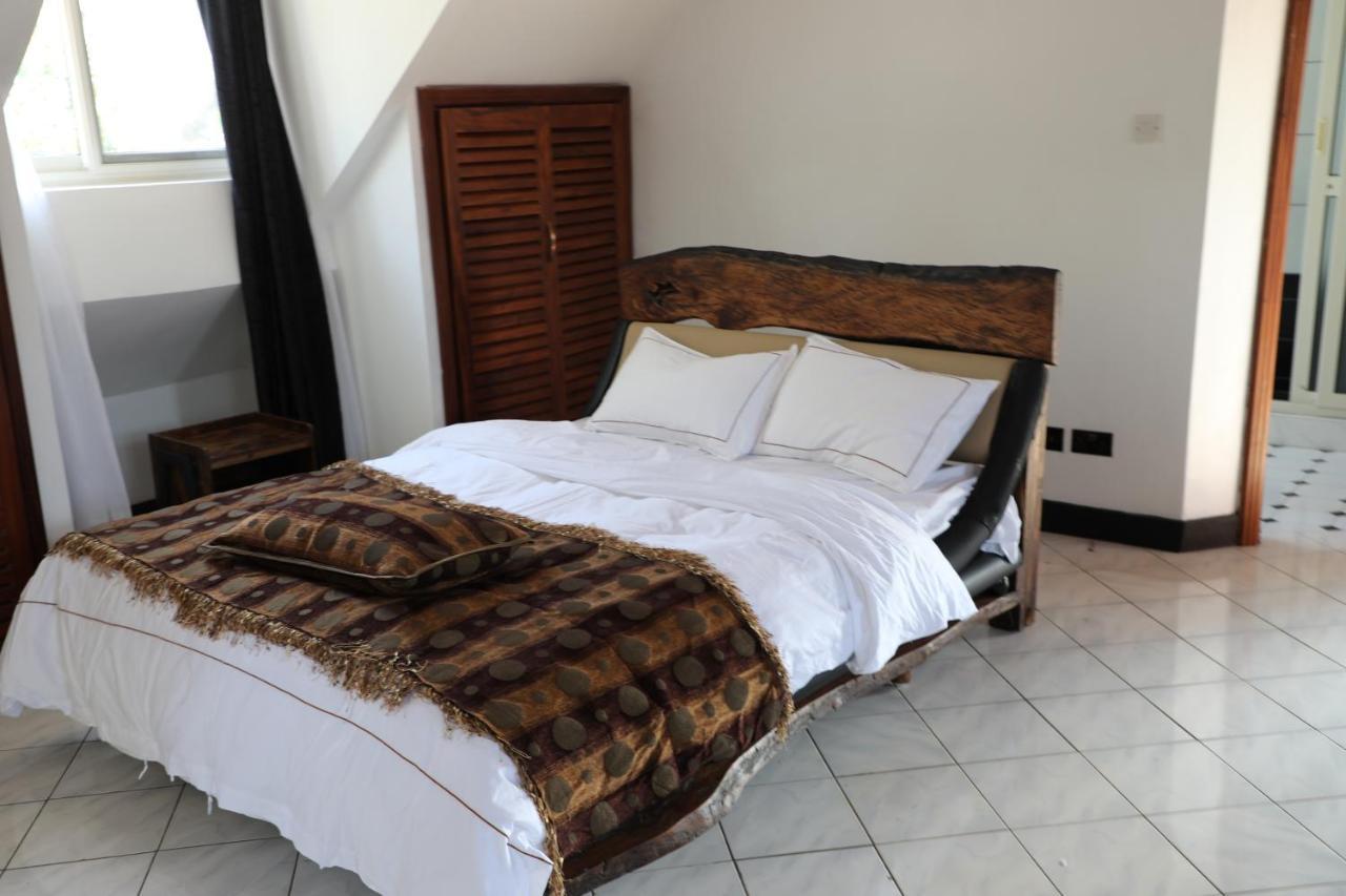 Stallion Place - Bed And Breakfast Kampala Buitenkant foto