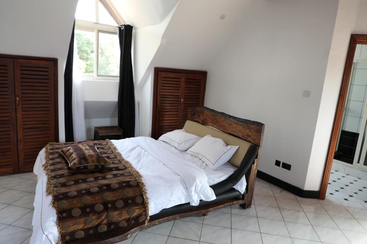 Stallion Place - Bed And Breakfast Kampala Buitenkant foto