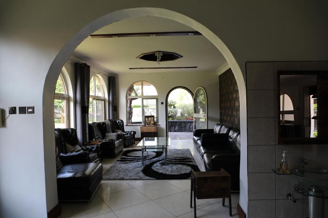 Stallion Place - Bed And Breakfast Kampala Buitenkant foto