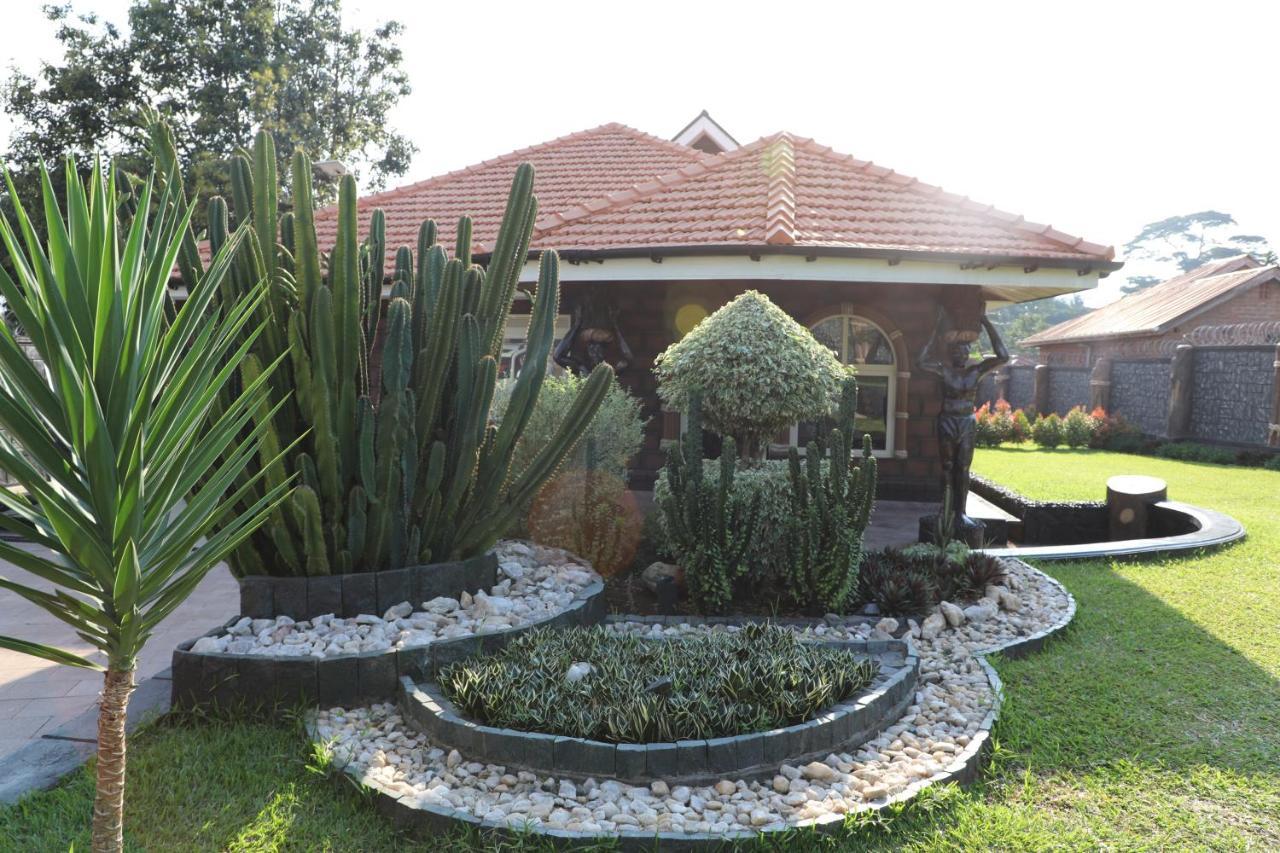Stallion Place - Bed And Breakfast Kampala Buitenkant foto